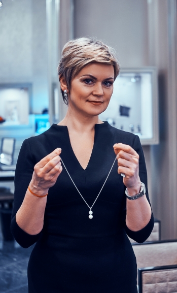 Fashion consultant career opportunity from AAFT online Jewelry design course
