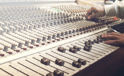 eligibility for radio jockey in india