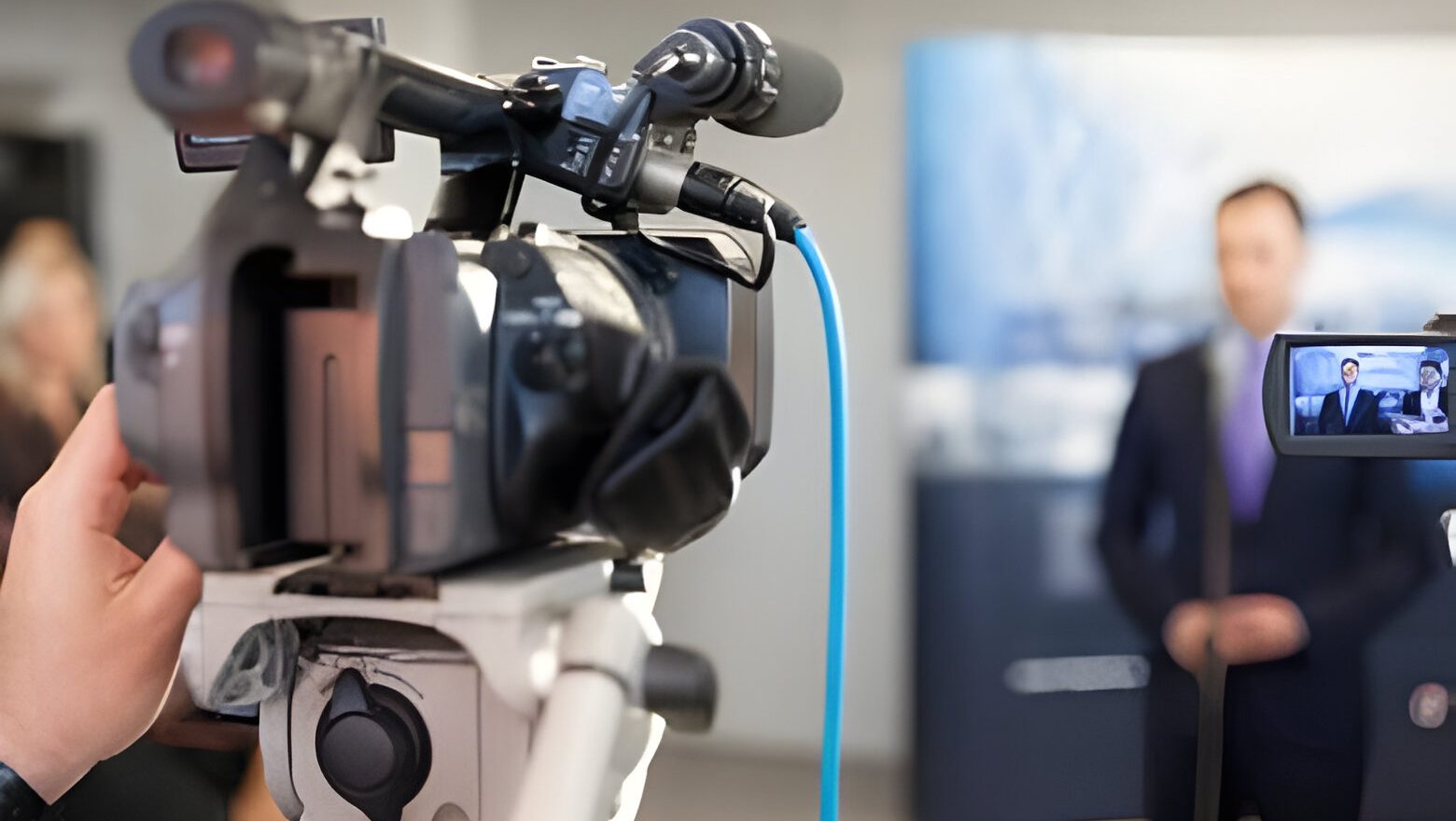 Exploring the Differences Between News Anchors and Reporters