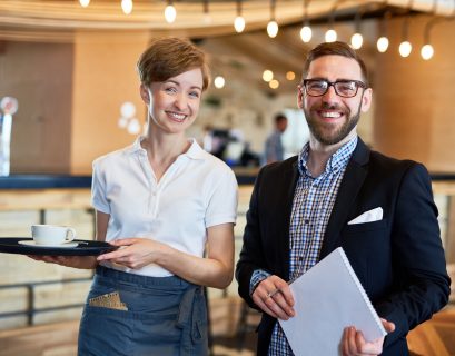 riendly-restaurant-staff-scaled